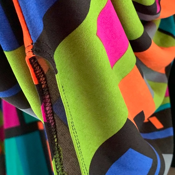 Annalee & Hope Retro Geometric Colorful Block Top - Picture 7 of 11